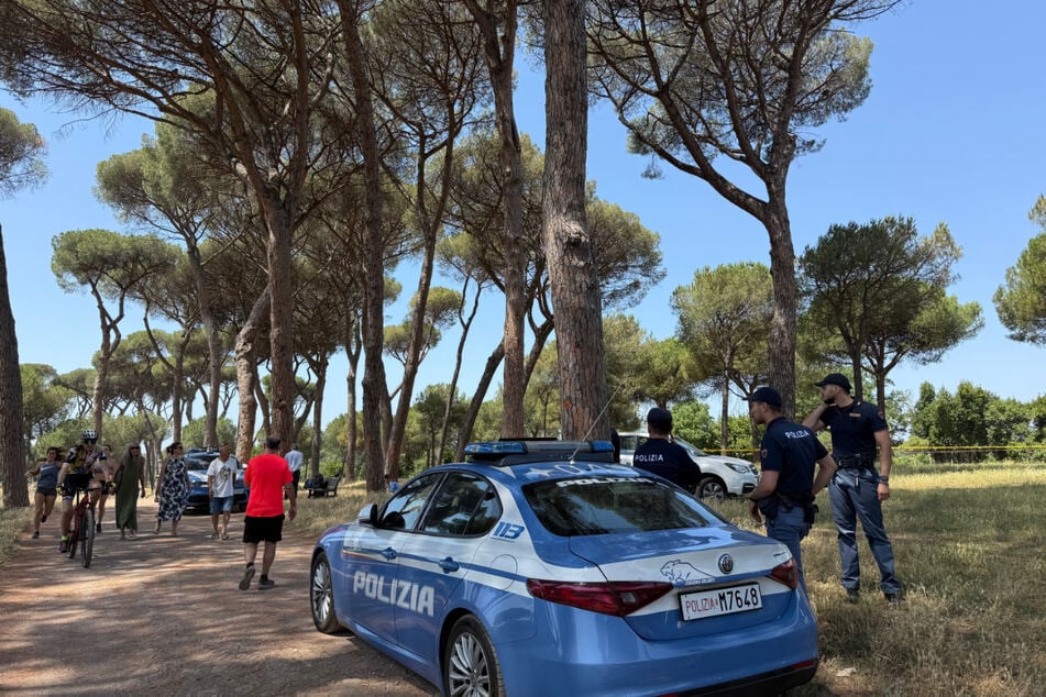 Die Polizei ermittelt im Stadtpark Villa Doria Pamphili in Rom.