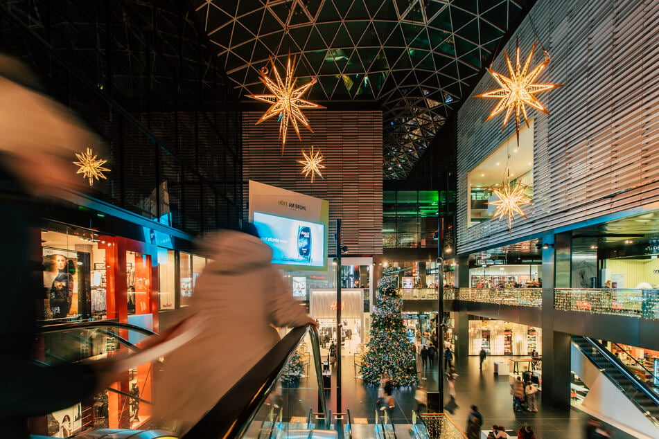 Richtig weihnachtlich wird es jetzt in den Leipziger Höfen am Brühl.