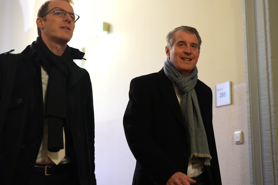 Stephan Hensel (51) zusammen mit seinem Anwalt Christoph Henckel (l.)