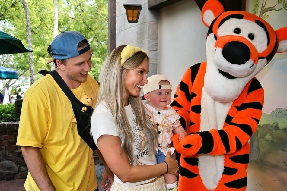 Hoo-hoo-hoo-hoo: Die Mackins nutzten ihren USA-Urlaub auch, um in der Disney World bei Winnie Puuh, Tigger & Co. vorbeizuschauen.