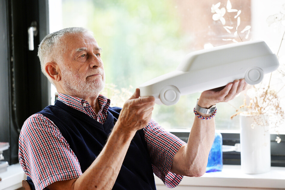 Karl Clauss Dietel (86) hat seine Auto-Modelle jetzt den Kunstsammlungen übergeben.