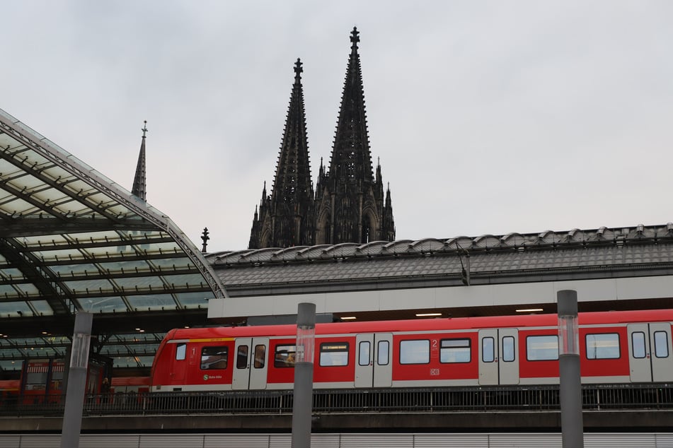 Die Züge in Köln rollen nach einer Stellwerksstörung wieder.