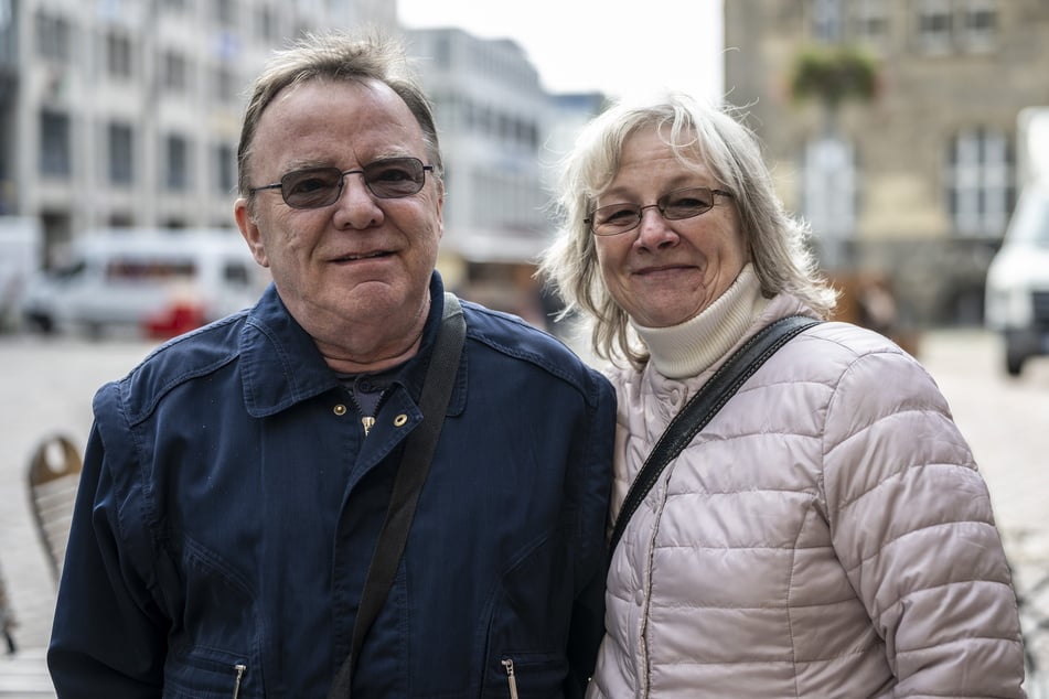 Gert (73) und Renate (70) sehen eine neue Halle skeptisch.