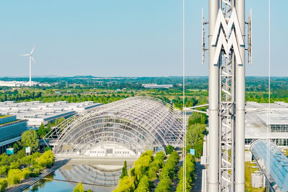 Das Doppel-M, hier am Messeturm, ist seit 1971 das Markenzeichen der Leipziger Messe.
