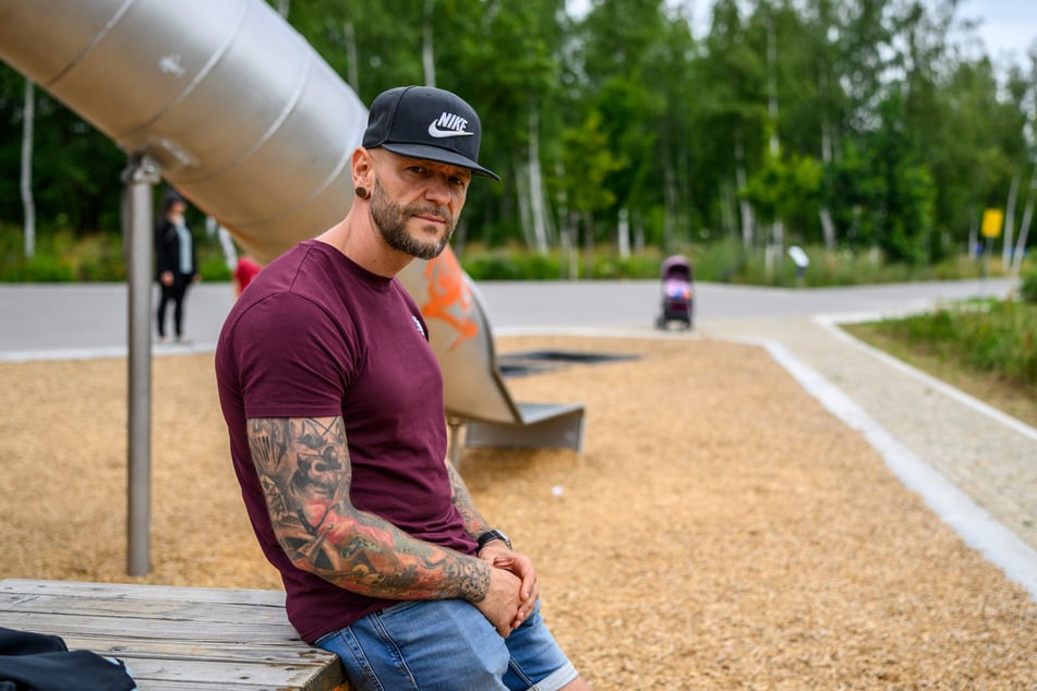 Daniel Dudek (43) ist mit seinen Kindern regelmäßig auf dem Spielplatz.