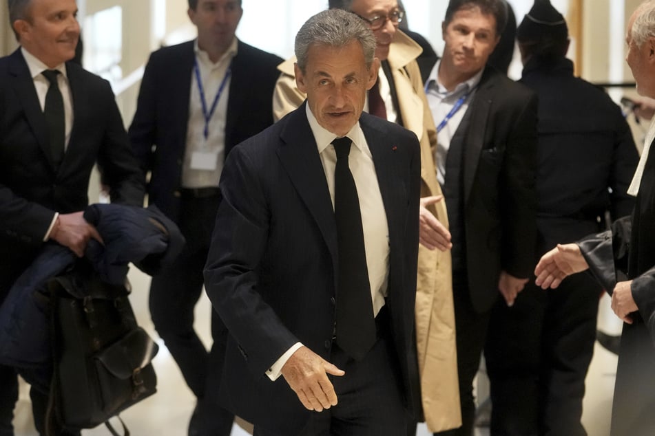 Nicolas Sarkozy (70, M.) ist zu einer mehrjährigen Haftstrafe verurteilt worden.