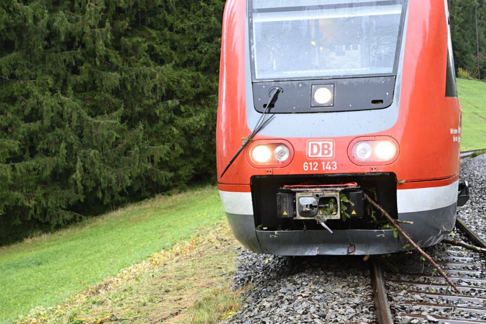 Entgleister Zug im Allgäu: Strecke teils wieder befahrbar