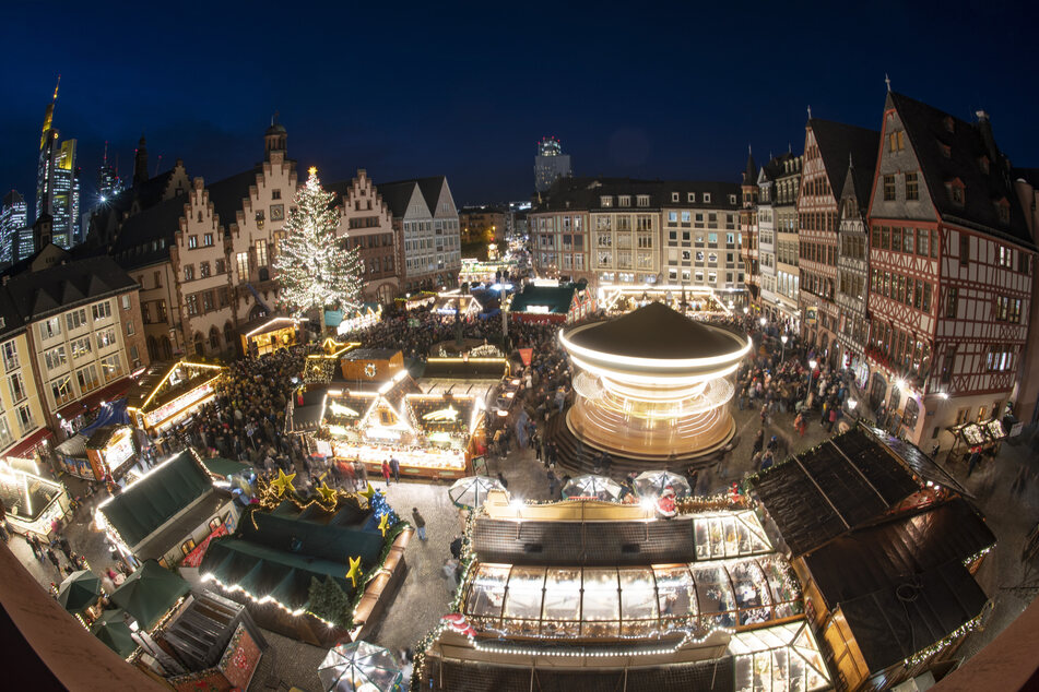Auch Polizist verletzt: Drohnenflug über Frankfurter Weihnachtsmarkt endet schmerzhaft
