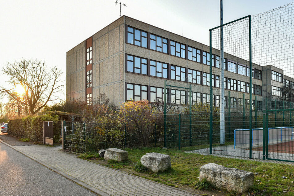 An der Stelle des BSZ soll die neue Werferanlage entstehen, die auch als Parkplatz genutzt wird.