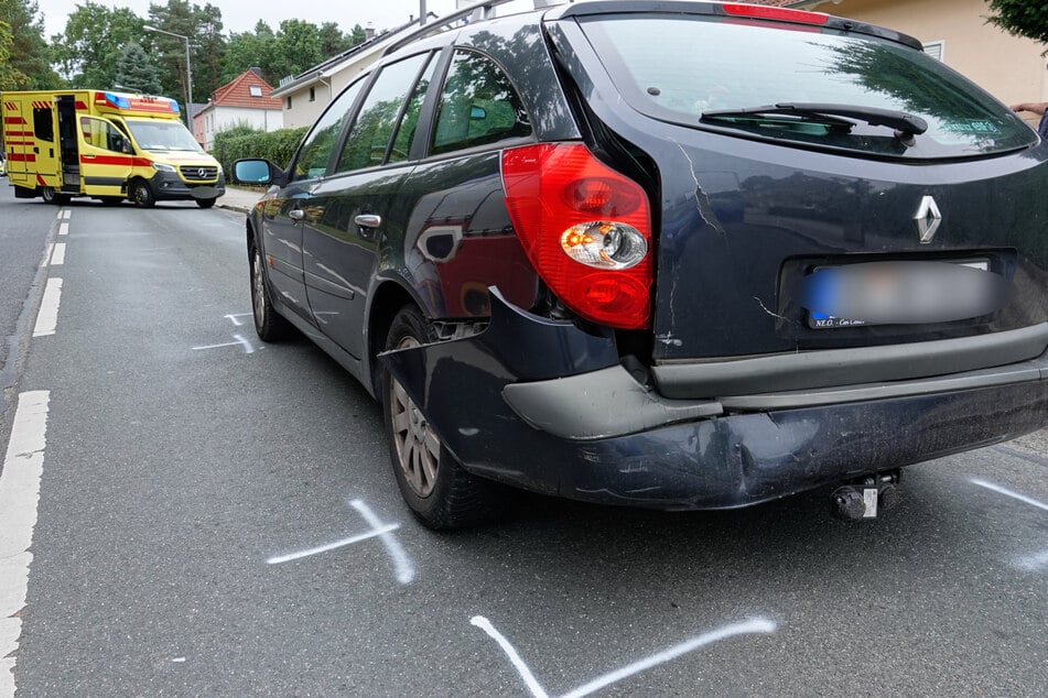 Die Autos haben unter dem Crash ordentlich gelitten.