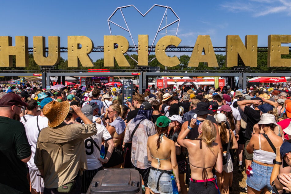 Auf dem "Hurricane"-Festival in Scheeßel ist am Sonntag eine Besucherin gestorben.
