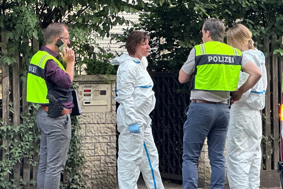 Spurensicherung, Kripo und Staatsanwaltschaft haben noch vor Ort umfangreiche Ermittlungen gestartet.