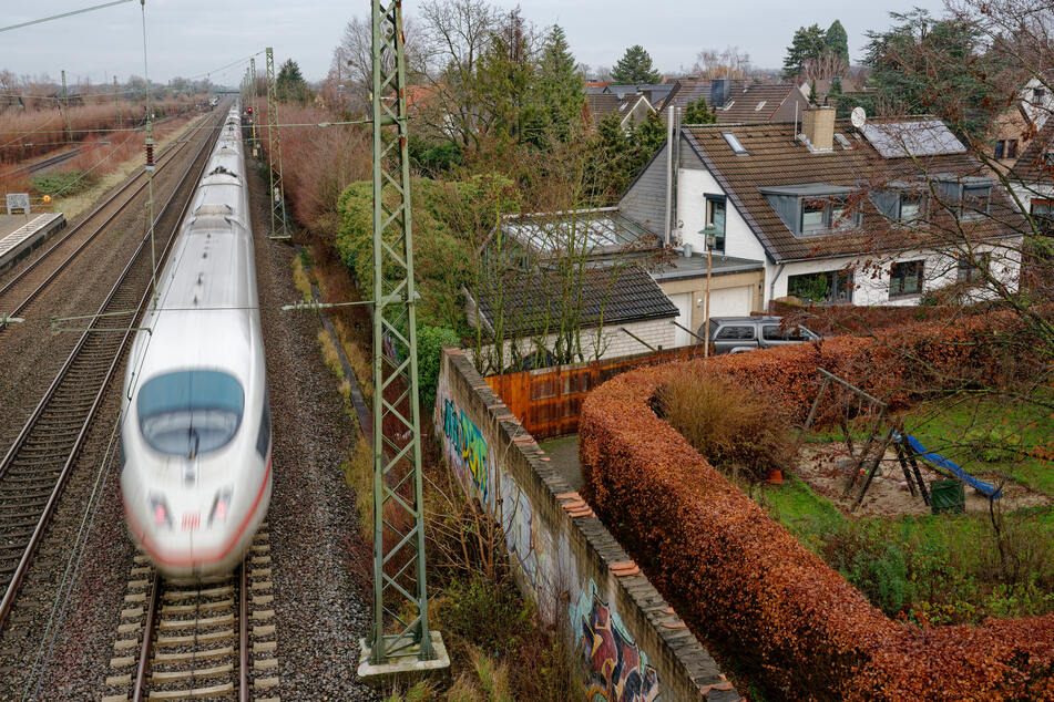 Bürgerinitiativen kritisieren den Ausbau des Rhein-Ruhr-Express (RRX).