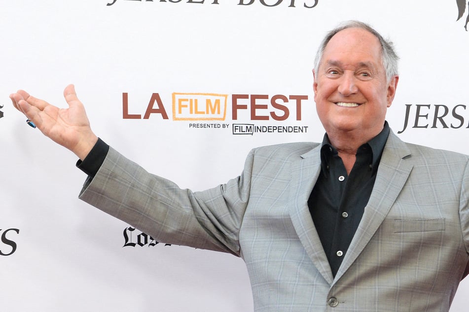 Singer-songwriter Neil Sedaka has died: "A true rock and roll legend"