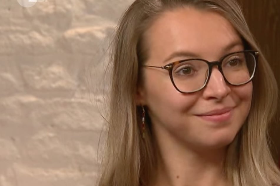 Milena (27) verkaufte bei "Bares für Rares" ein teures Schmuckstück.