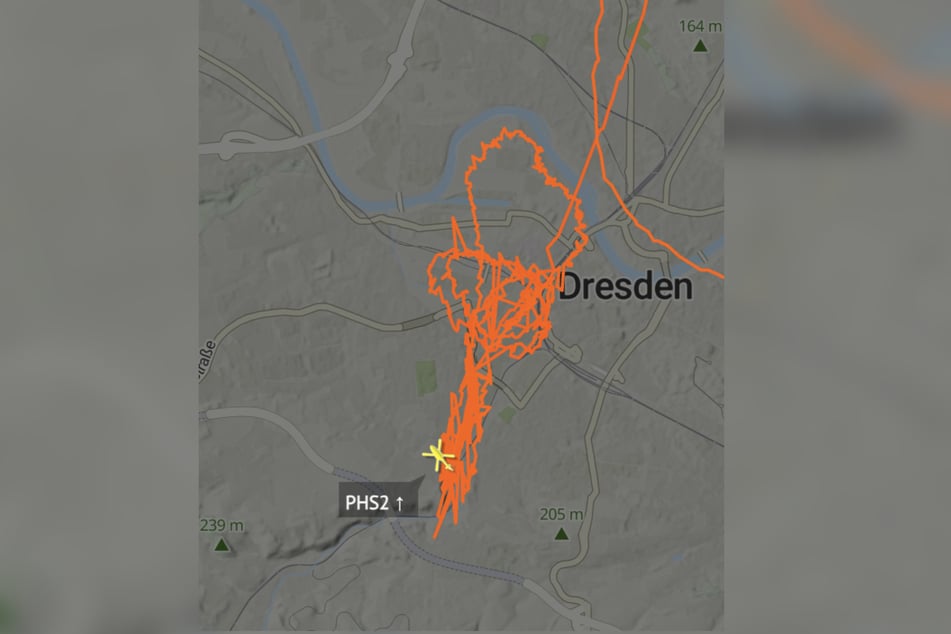 Wie man auf "airnavradar" sieht, zog der Helikopter am Samstag erneut seine Kreise über der Landeshauptstadt.