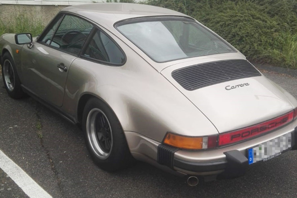 Dieser Porsche wurde aus einer Tiefgarage in Köln-Raderberg gestohlen.