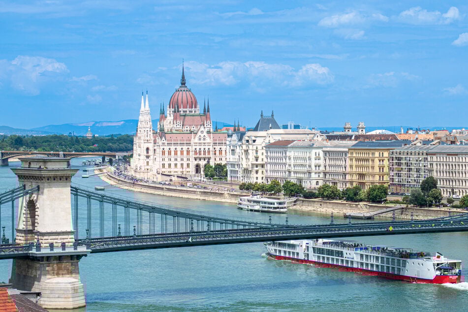 Parlament, Große Synagoge, Nationalmuseum und St. Stephans-Basilika – Budapest hat viele beeindruckende Sehenswürdigkeiten.