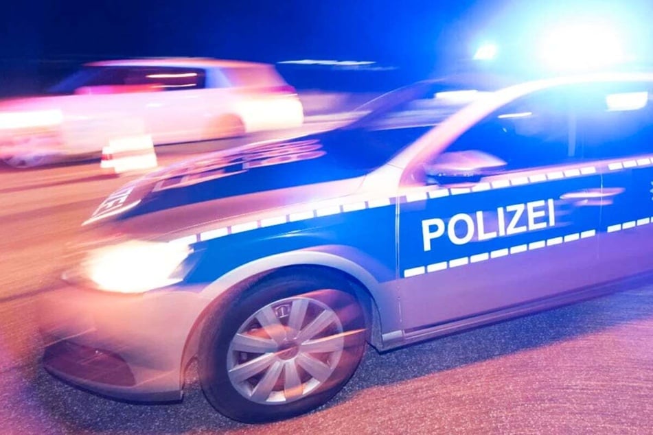 Verfolgungsjagd um Mitternacht: Autofahrer flüchtet vor Polizeikontrolle