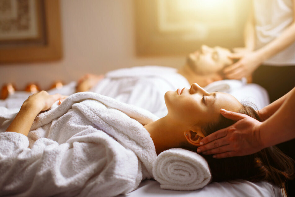 Ein Gutschein für eine Wellnessbehandlung ist sicherlich nie verkehrt.