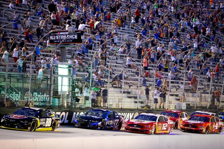 Seit Beginn der Corona-Beschränkungen gab es in den USA nicht mehr so viele Zuschauer auf einem Fleck wie beim Nascar-Rennen am Bristol Motor Speedway.