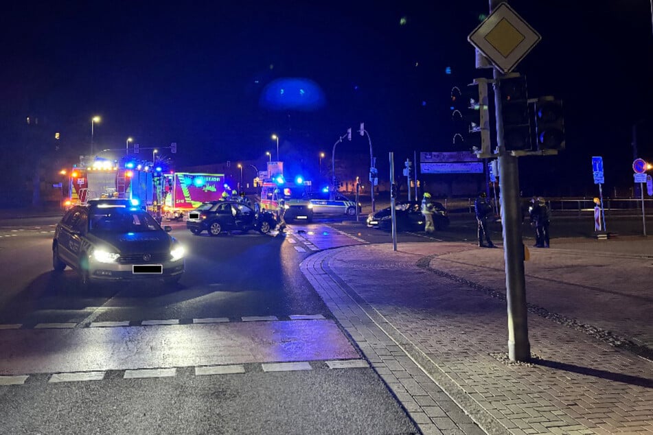 In Halberstadt sind ein Mercedes und ein Audi zusammengekracht.