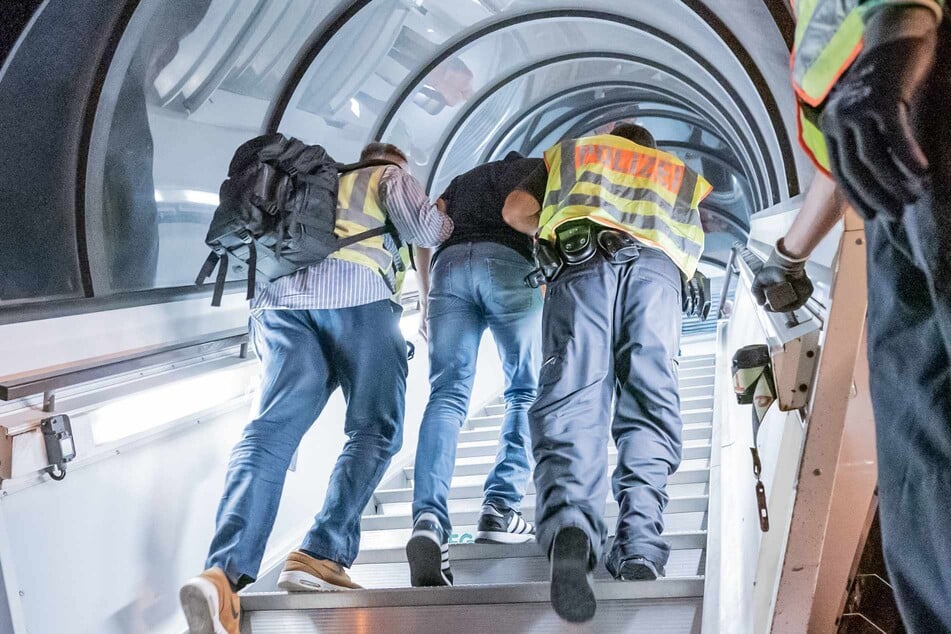 Abschiebungen zurück in die Herkunftsländer erfolgen über den Flughafen Leipzig. Vom neuen SMZ in Dresden sollen künftig Rücküberstellungen von Migranten in die zuständigen EU-Staaten starten.