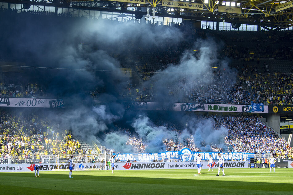 Wie am letzten Spieltag der vergangenen Saison: Fans von Hertha BSC müssen zum Bundesliga-Auftakt 2022/23 zu einem Auswärtsmatch fahren.