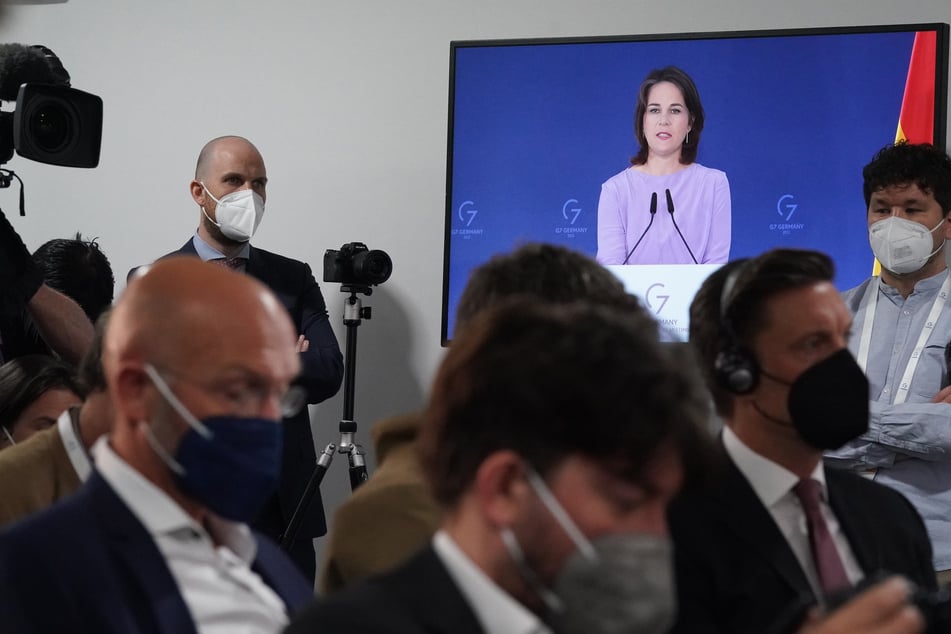 Il segretario di Stato Annalena Baerbock (41, verde) parla durante il vertice del G7 nel Mar Baltico.