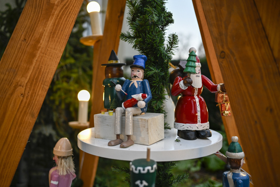 Spielzeugmacher und Weihnachtsmann sind Wendt-und-Kühn-Figuren nachempfunden.