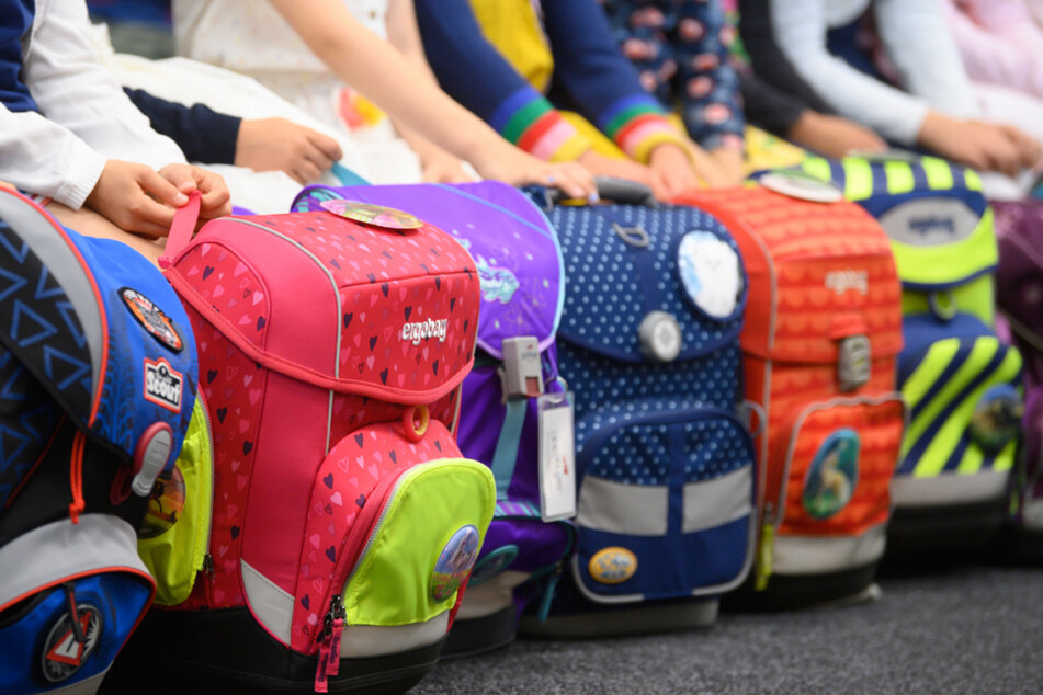 Bereits in der ersten Woche nach den Ferien waren Schüler und Lehrer in Quarantäne geschickt worden. (Symbolbild/Archiv)