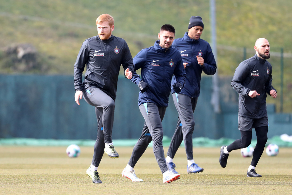 Da laufen sie wieder: Fabian Kalig (27), Dimitrij Nazarov (30), Louis Samson (25) und Philipp Riese (31, v.l.).
