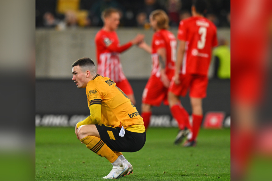 So sah das nach den zwei bisherigen Pflichtspielen aus: Während die FSV-Spieler feierten, waren Dennis Borkowski (21, v.) und der Rest in schwarz-gelb bedient.