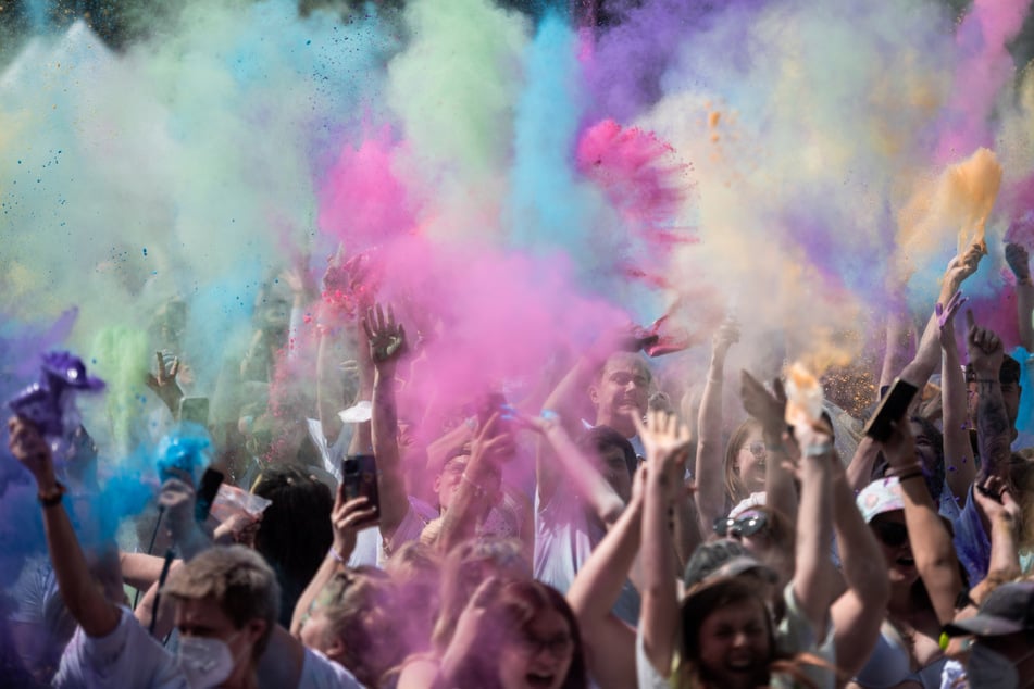 Das farbenfrohe Holi-Festival läutet den Frühling auch an diesem Samstag in Magdeburg ein. (Symbolbild)
