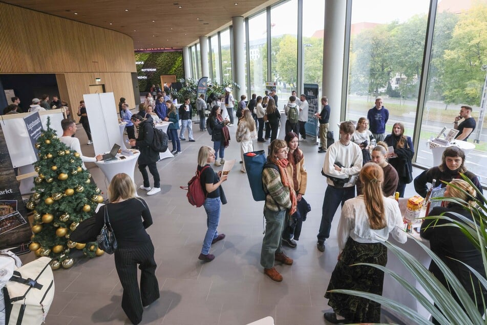 Auch in diesem Jahr trafen sich auf der Weihnachts-Jobmesse junge und alte potenzielle Aushilfskräfte.