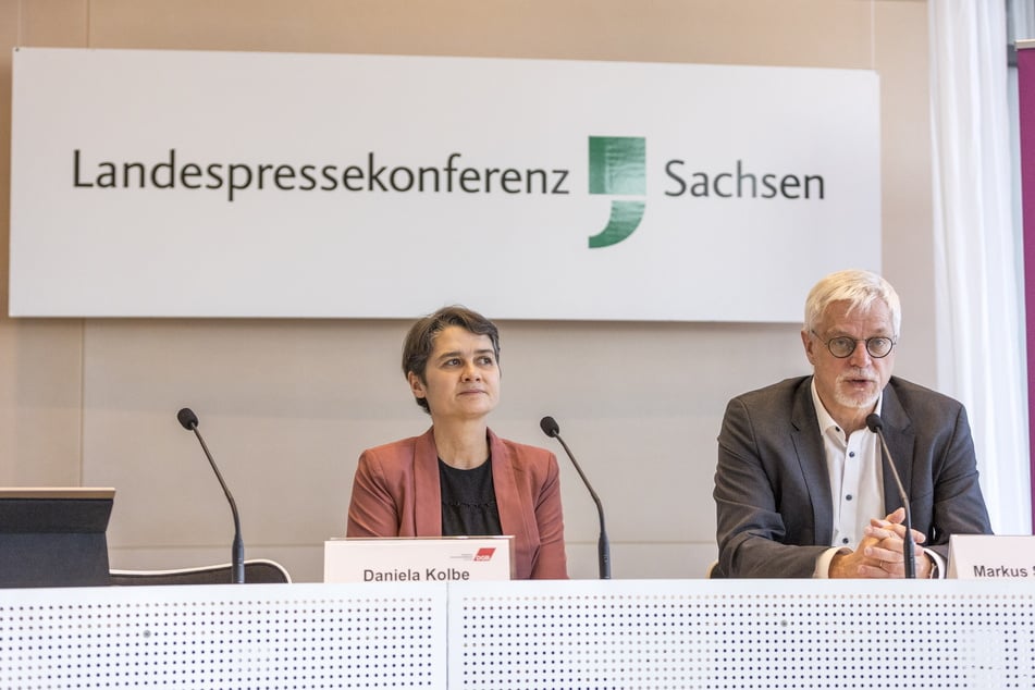 Mehr Tarifbindung: Sachsens DGB-Chef Markus Schlimbach (58), hier neben Vizechefin Daniela Kolbe (43), fordert einen sachbezogenen Landtagswahlkampf.