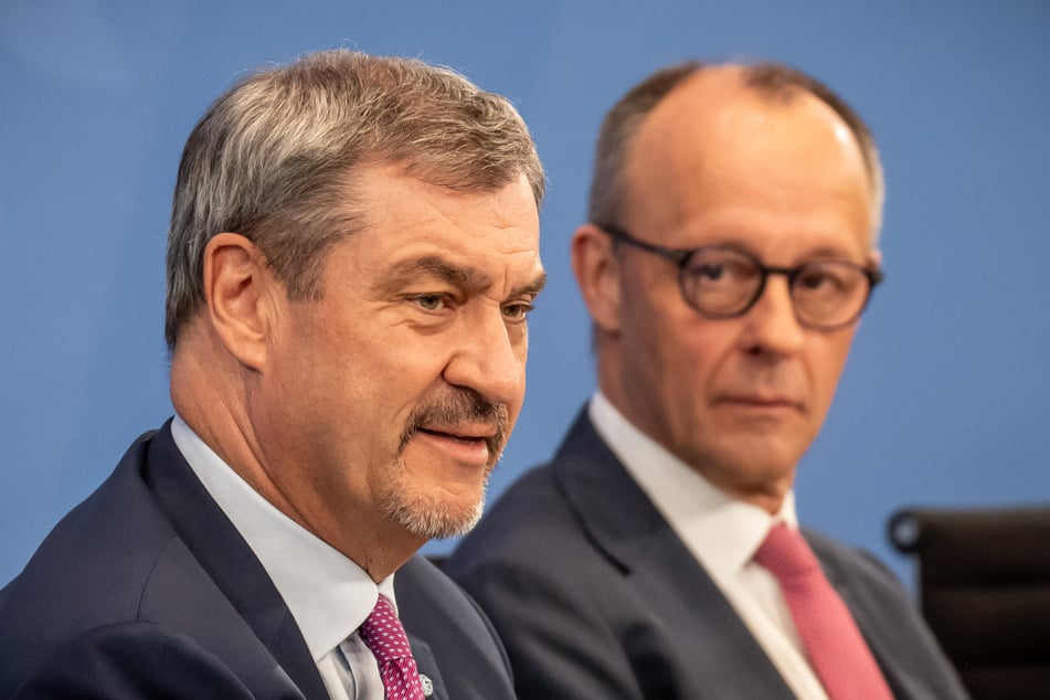 CSU-Chef Markus Söder (59) sieht Bundeskanzler Friedrich Merz (70) trotz aller unionsinternen Turbulenzen nach den jüngsten Wahlergebnissen fest im Amt.