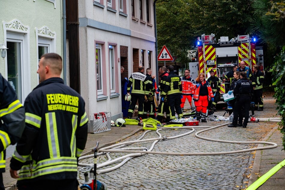 Bei einem Wohnungsbrand ist am Sonntag ein Mann (89) ums Leben gekommen.