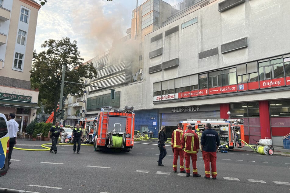 Die Feuerwehr war stundenlang im Einsatz und konnte den Brand löschen.