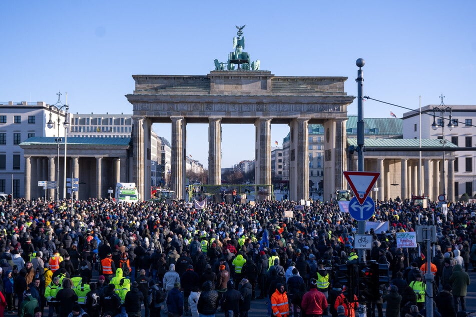 An vielen Orten in Deutschland, so auch in Berlin, protestierten am Montag die Bauern.