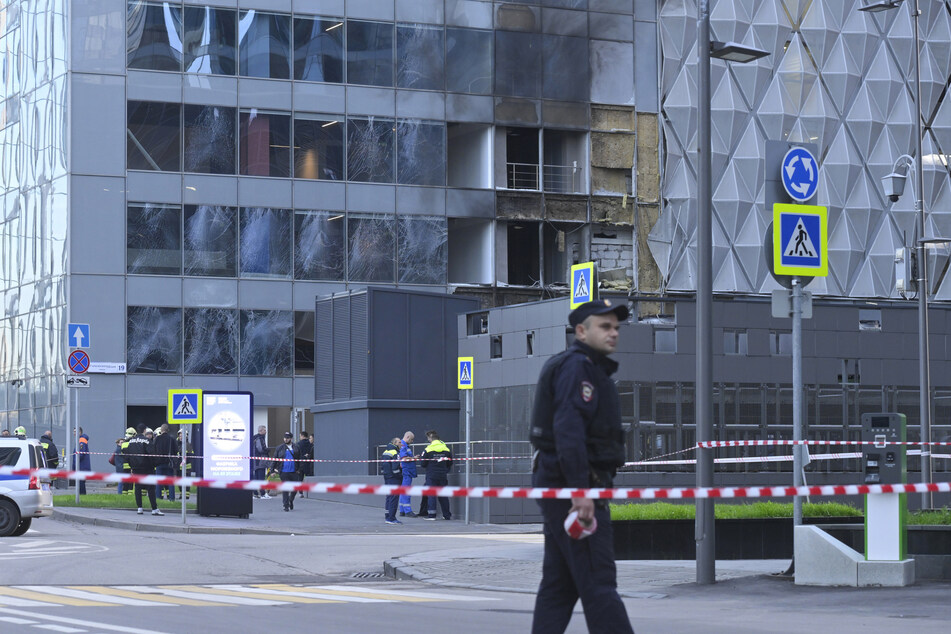Das Foto zeigt ein beschädigtes Gebäude im Geschäftsviertel "Moscow City" in der russischen Hauptstadt.