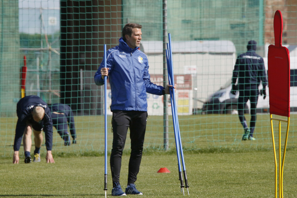 Veränderte Situation für CFC-Trainer Patrick Glöckner. Er kann heute ins Mannschaftstraining einsteigen, aber es fehlen drei Kicker.