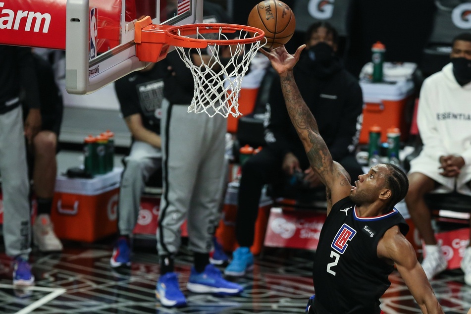 Clippers forward Kawhi Leonard scored 45 points as the Clippers survived to play another game