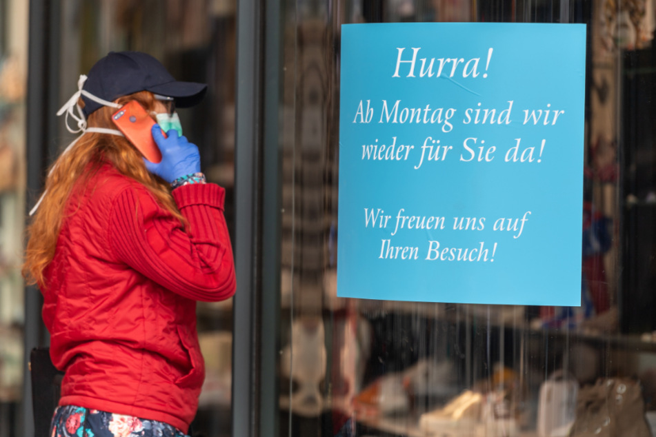 Die Staatsregierung erlaubt nun auch größeren Geschäften die Öffnung. (Symbolbild)
