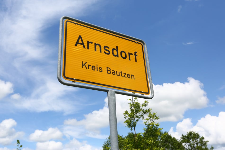 Die kleine Gemeinde im Landkreis Bautzen hat nur knapp 5000 Einwohner. Vor fünf Jahren blickte ganz Deutschland nach Arnsdorf.