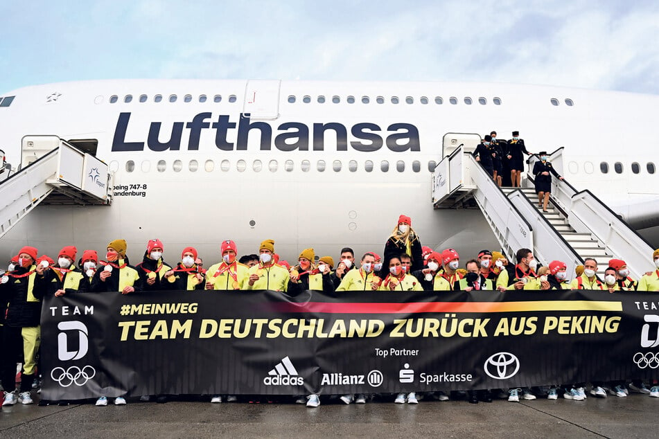 Die 747 der Lufthansa brachte am Montag die restlichen Sportler nach Deutschland.