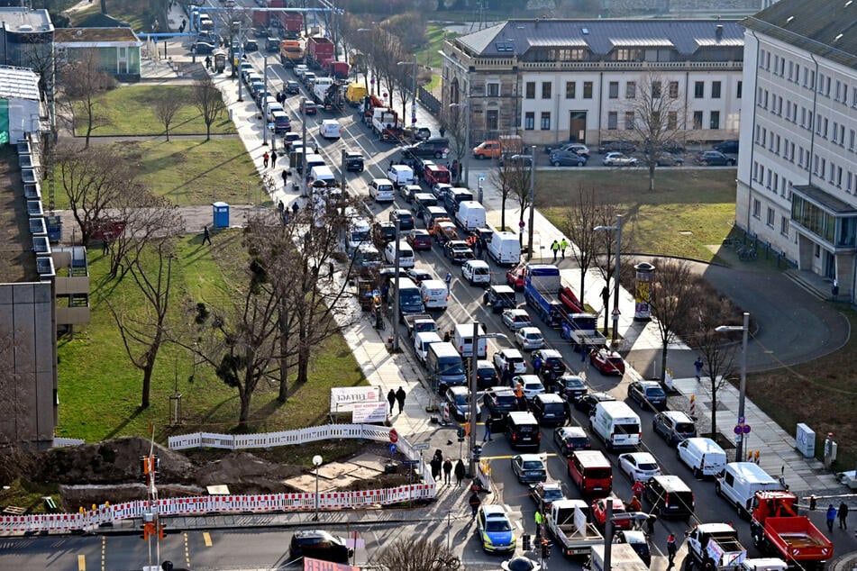 Im Rahmen der Bauernproteste wurde am Montag der Verkehr in Dresden lahmgelegt.