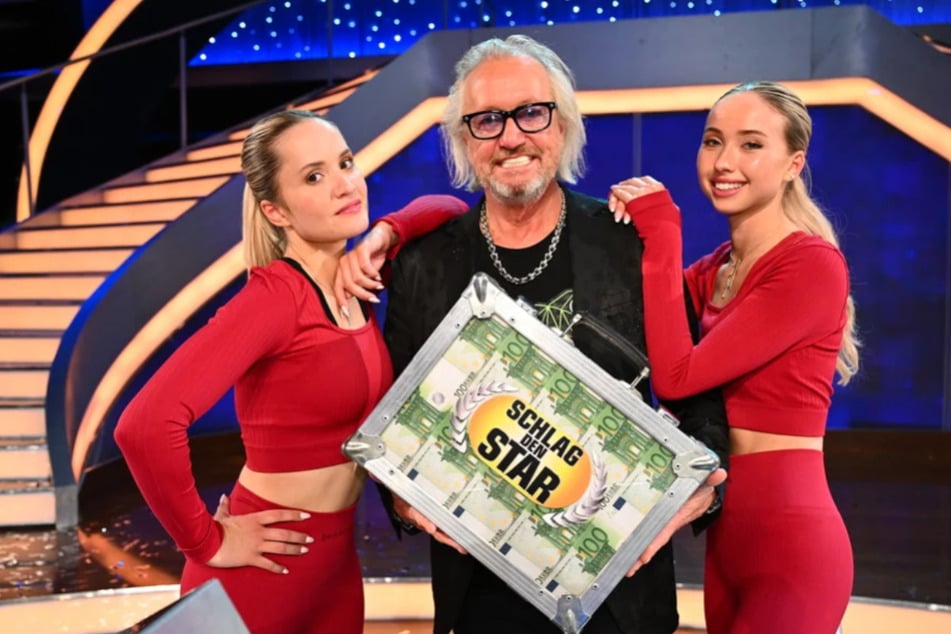 Seit Mai warten Davina (22) und Shania Geiss (20) auf ihren 100.000-Euro-Gewinn aus der ProSieben-Gameshow "Schlag den Star".