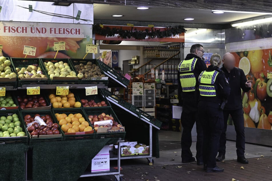 Im Fokus der Ermittler standen die Fleischerei und der Bäcker des Marktes.