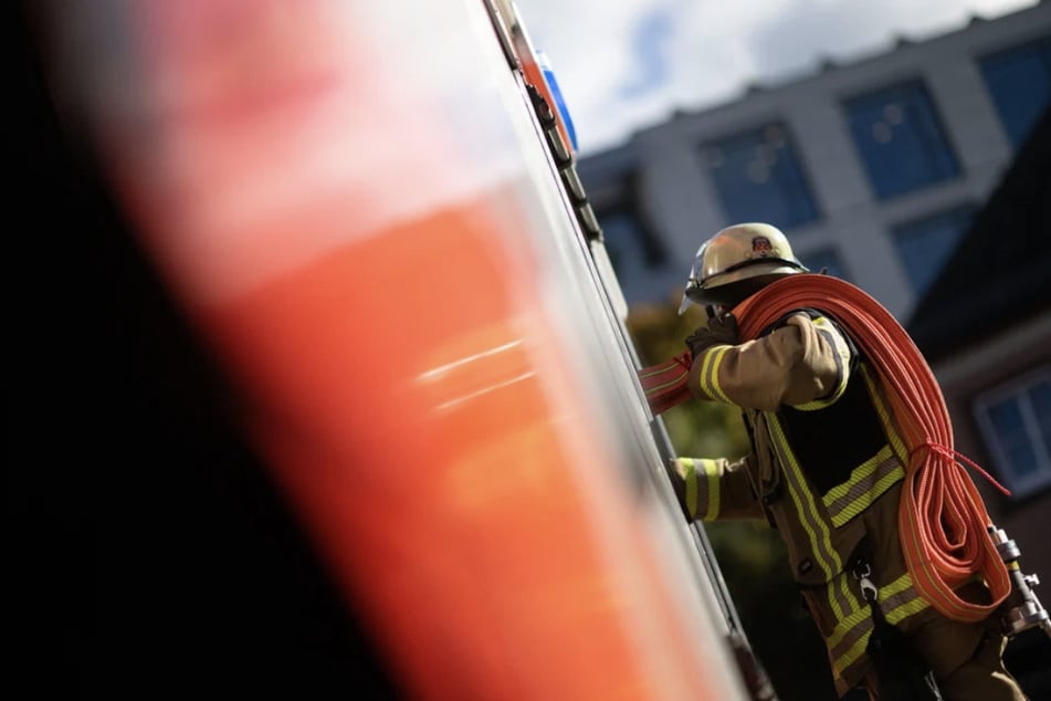 Die Feuerwehr war vor Ort im Einsatz und brachte den Brand unter Kontrolle. (Symbolfoto)